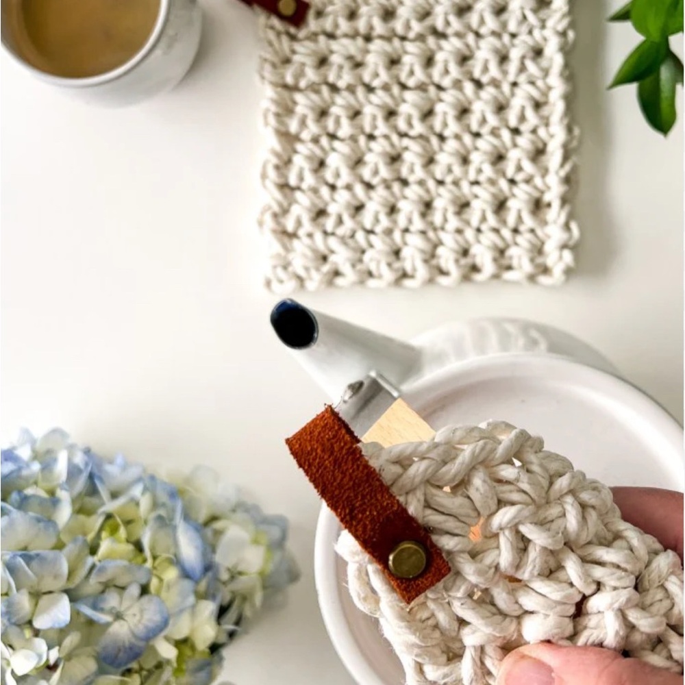 Flax & Twine Potholder Kit — Cream Crochet with Leather Loop